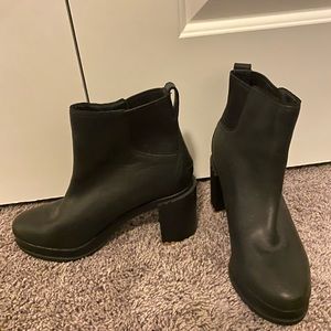 Sorel women’s booties size 8 1/2